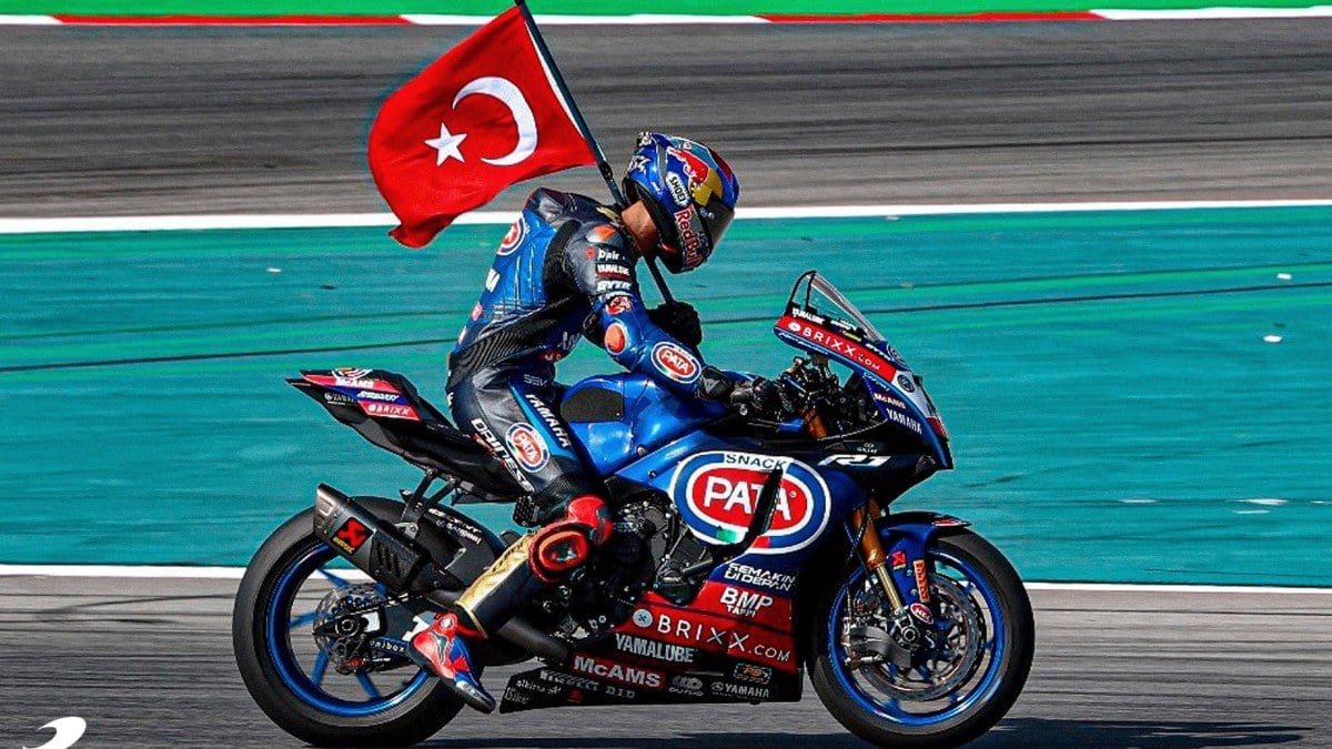 Toprak Razgatlıoğlu, Dünya Superbike Şampiyonası Superpole yarışını zirvede tamamladı-1-min